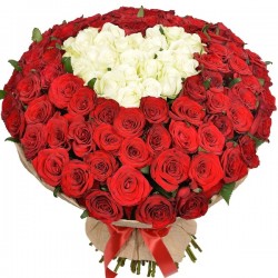 Букет №56 (101 белая и красная роза Сердцем)